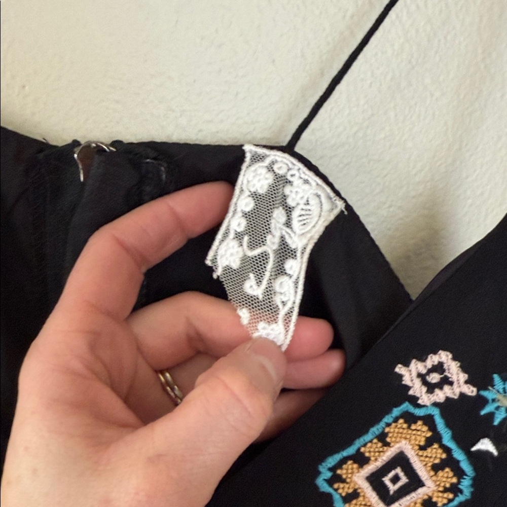 Sadie and sage Embroidered Black Crop Top XS - Picture 2 of 5